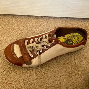 Merrell size 7.5 Women’s brown and khaki tennis shoes.
